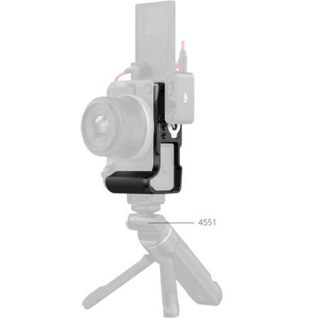 SmallRig 5429 - płytka L-kształtna z uchwytem do Canon EOS R50 V, przykład użycia